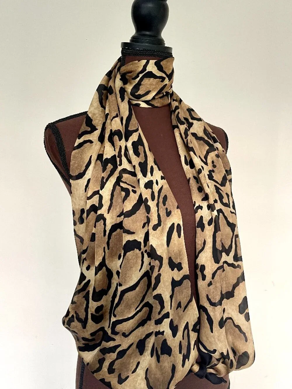 New Gucci Animal Print Silk Satin Stole Wrap